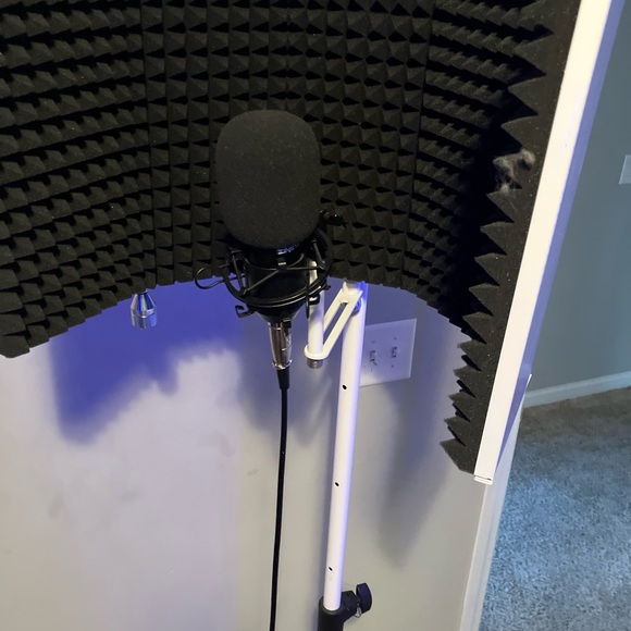 Apple studio set up - Picture 2 of 2